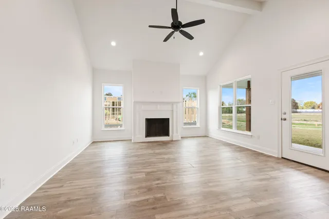 $292,500 | 208 Long Creek Lane, Scott, LA 70583