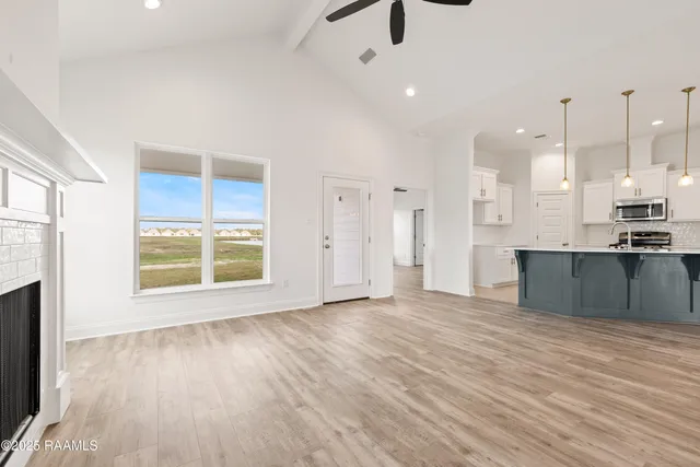 $292,500 | 208 Long Creek Lane, Scott, LA 70583