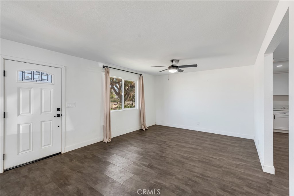 25811 Del Sol Road Apple Valley, CA 92308 - Photo 5 of 35