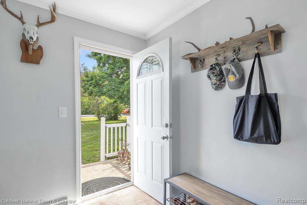 8112 Beecher Road Flushing, MI 48433 - Photo 4 of 59