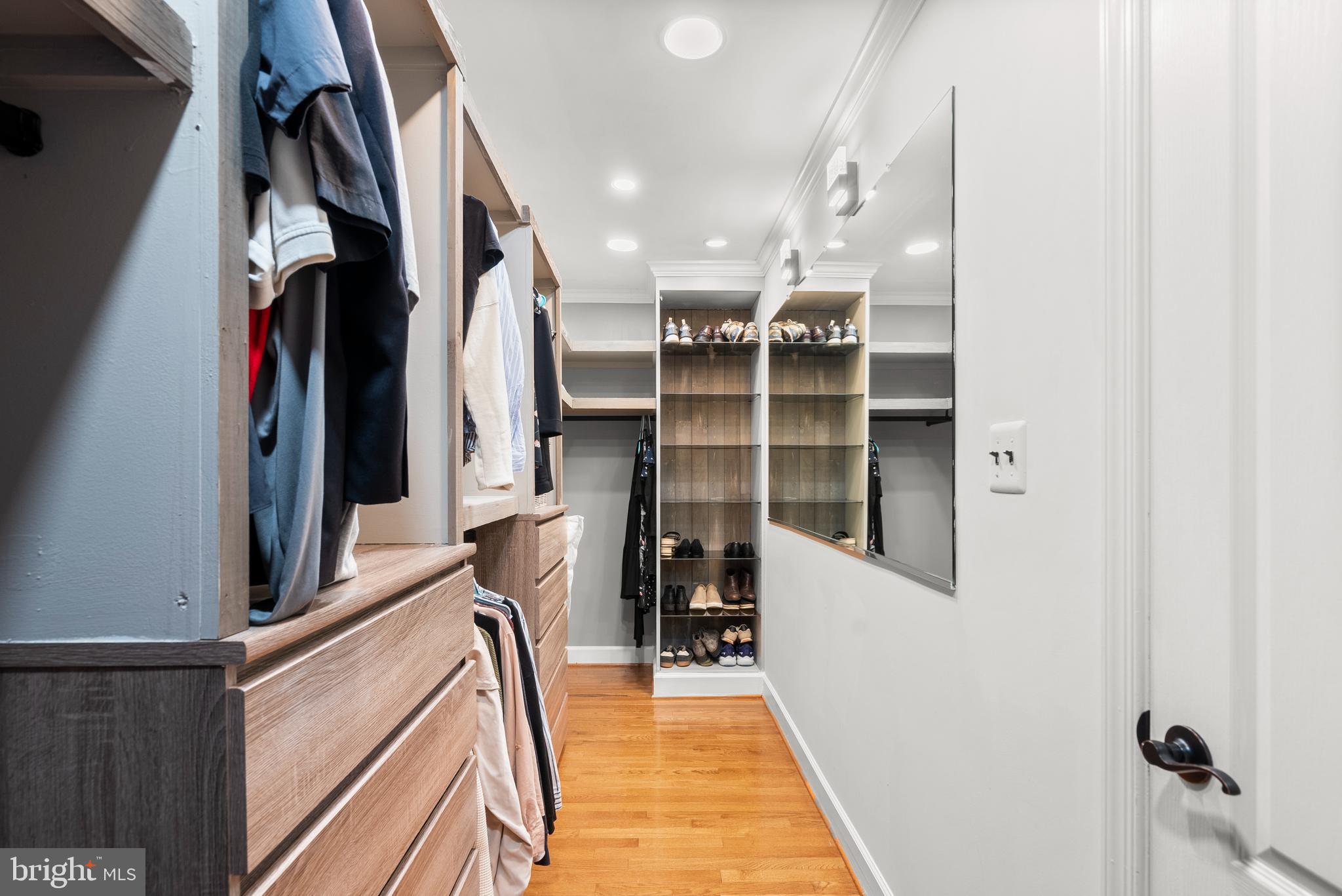 15425 Conrad Spring Road Boyds, MD 20841 - Photo 19 of 58 Primary walk-in closet