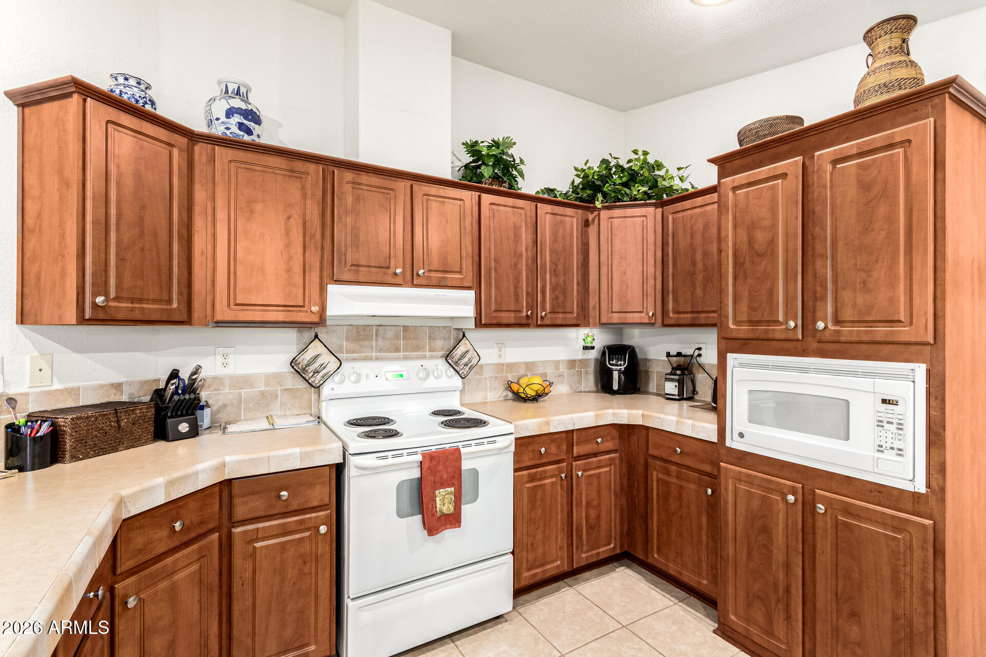 201 South Greenfield Road, Unit 90 Mesa, AZ 85206 - Photo 12 of 32 a view of a kitchen with sink and cabinets