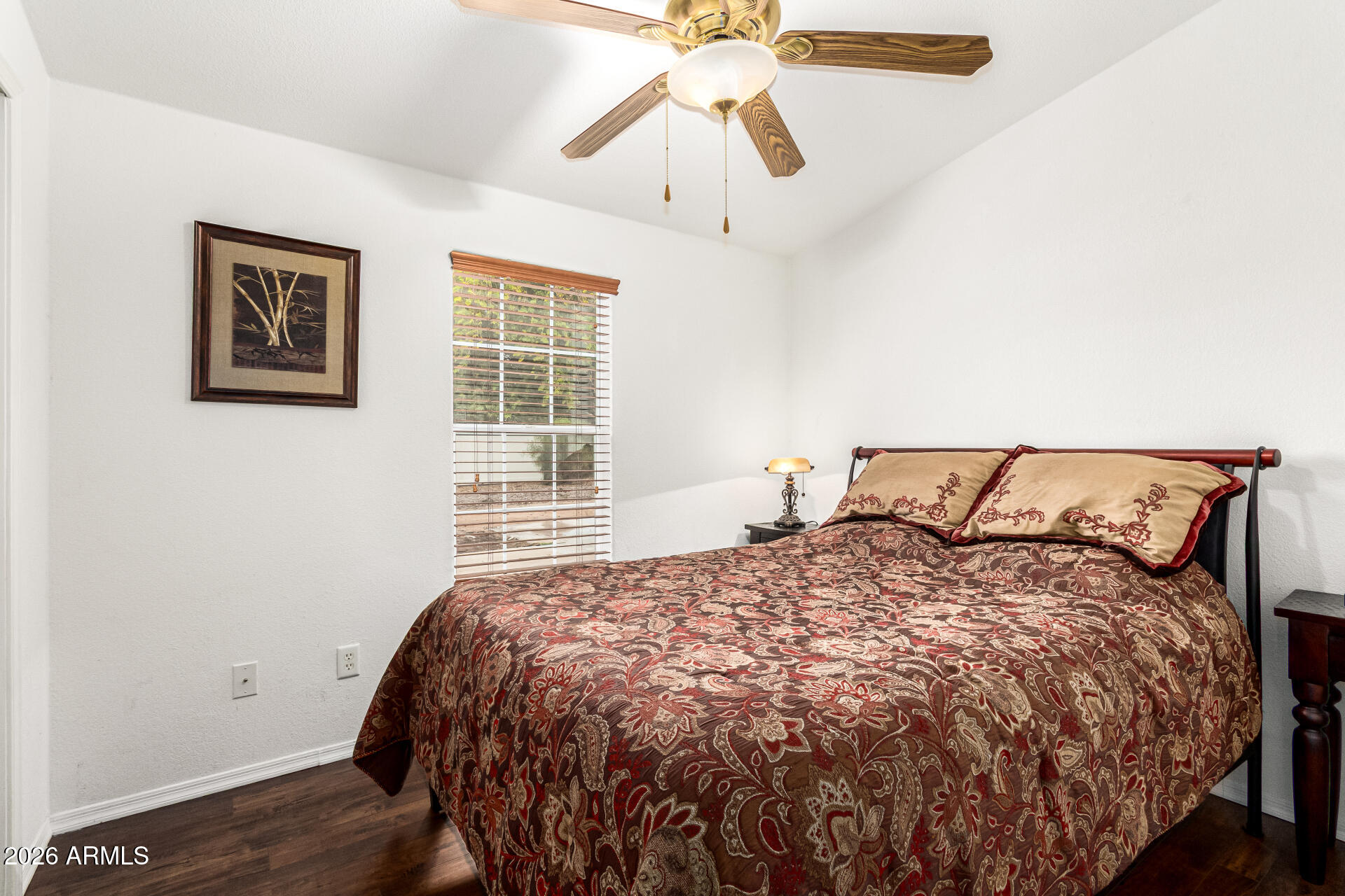 201 South Greenfield Road, Unit 90 Mesa, AZ 85206 - Photo 22 of 32 a bedroom with a bed and a window