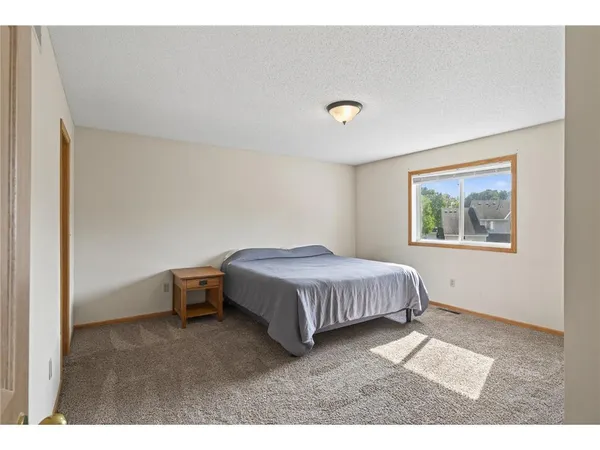 $1,900 | 8983 Sawgrass Glen, Maple Grove, MN 55311