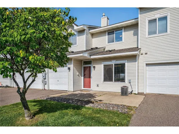 $1,900 | 8983 Sawgrass Glen, Maple Grove, MN 55311