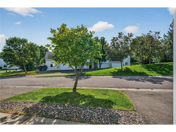 $1,900 | 8983 Sawgrass Glen, Maple Grove, MN 55311