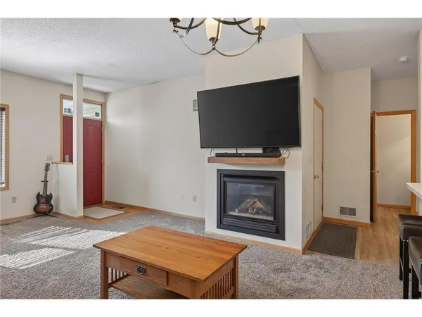 $1,900 | 8983 Sawgrass Glen, Maple Grove, MN 55311