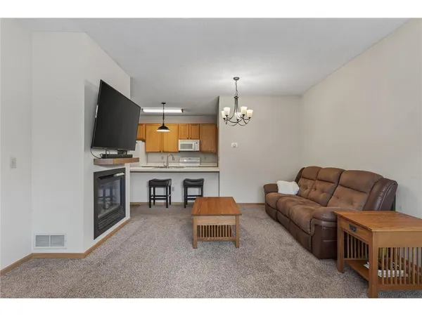 $1,900 | 8983 Sawgrass Glen, Maple Grove, MN 55311