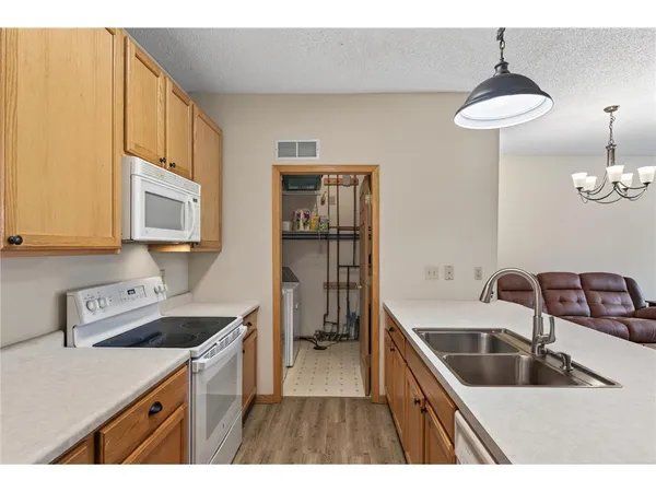 $1,900 | 8983 Sawgrass Glen, Maple Grove, MN 55311