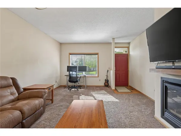 $1,900 | 8983 Sawgrass Glen, Maple Grove, MN 55311