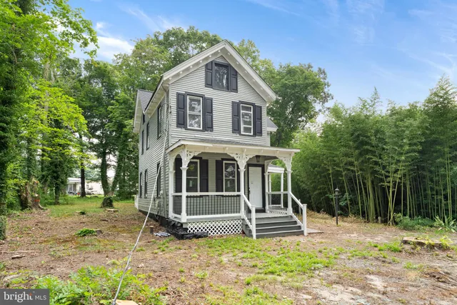 a house view with a outdoor space
