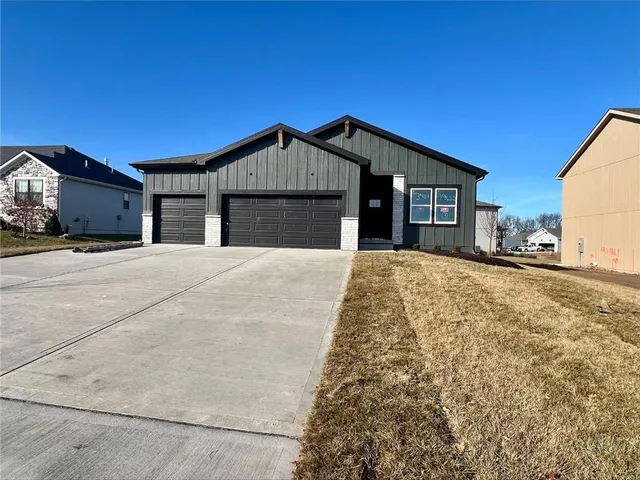 $404,950 | 19622 Barstow Street, Spring Hill, KS 66083