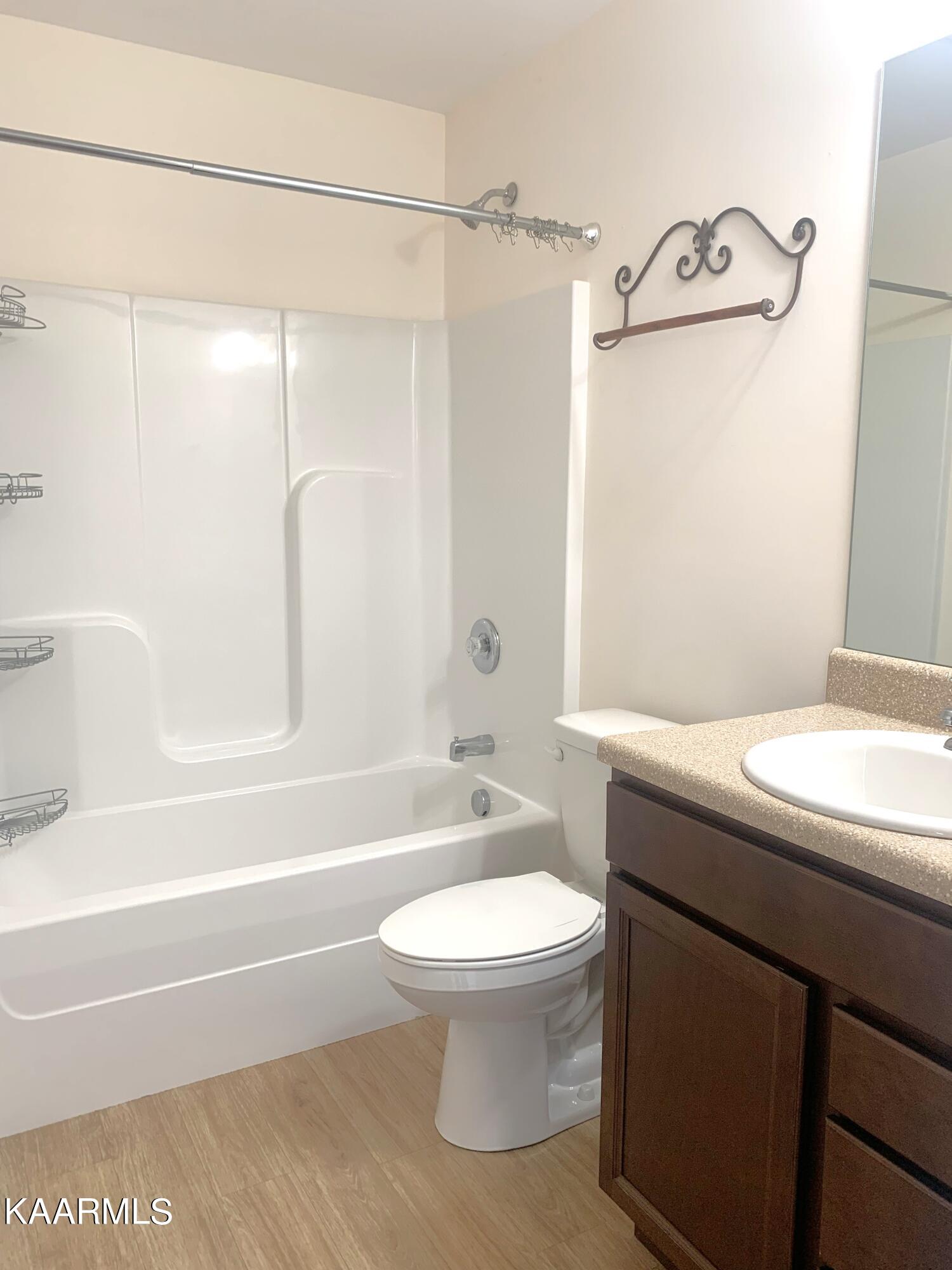 124 Chuniloti Way Loudon, TN 37774 - Photo 13 of 19 Guest Bath