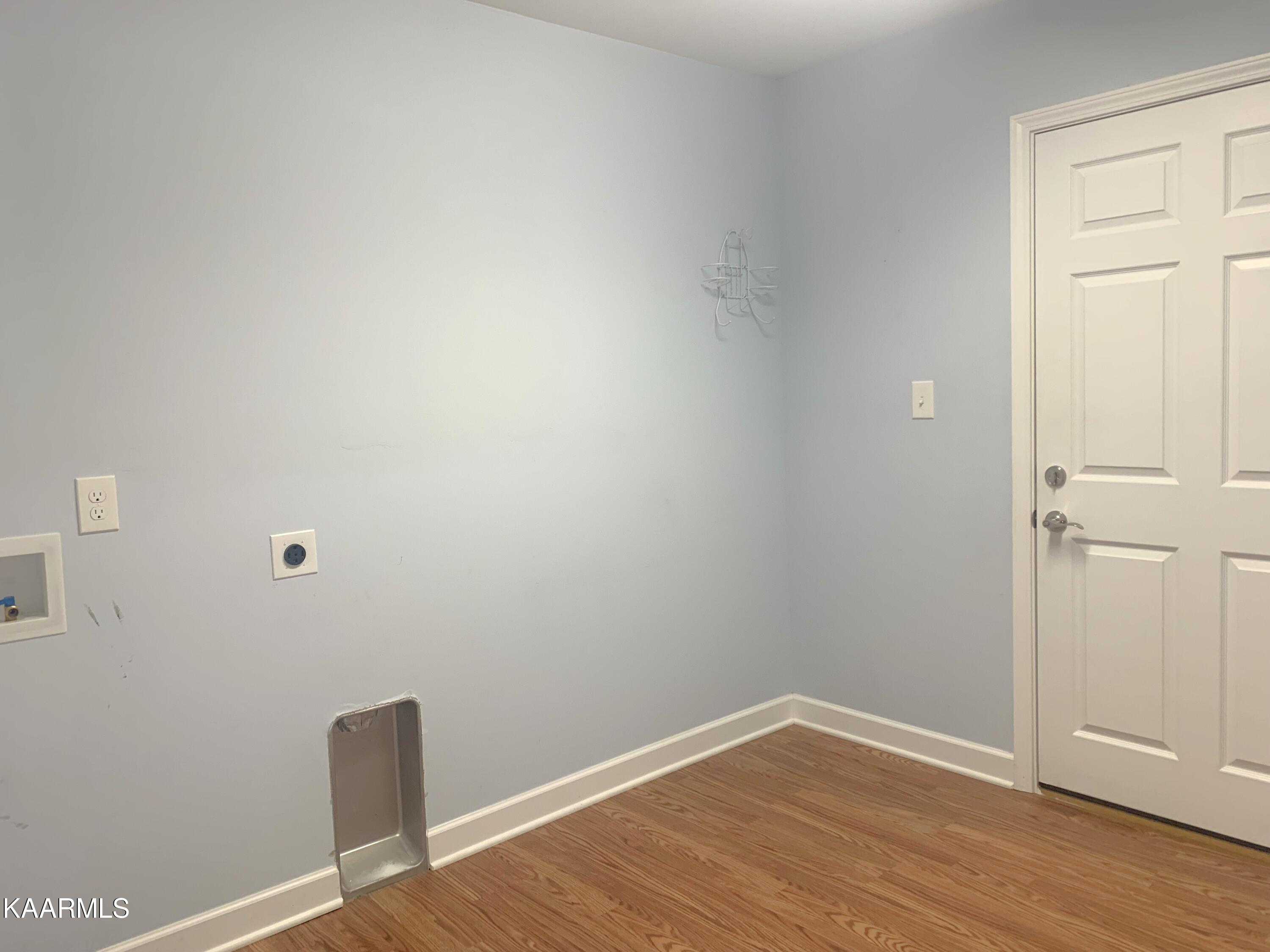 124 Chuniloti Way Loudon, TN 37774 - Photo 14 of 19 Laundry room