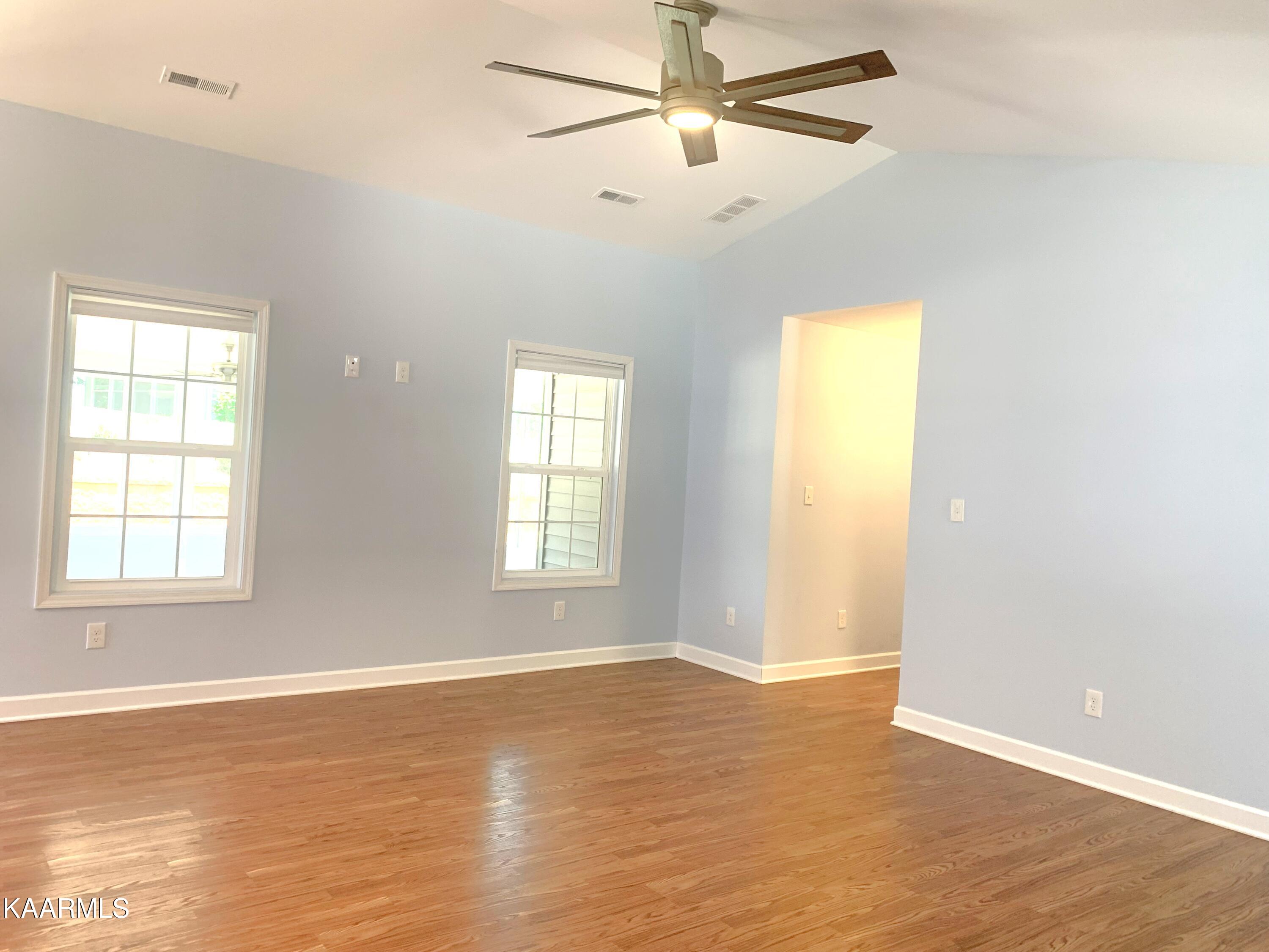 124 Chuniloti Way Loudon, TN 37774 - Photo 2 of 19 IMG_0541