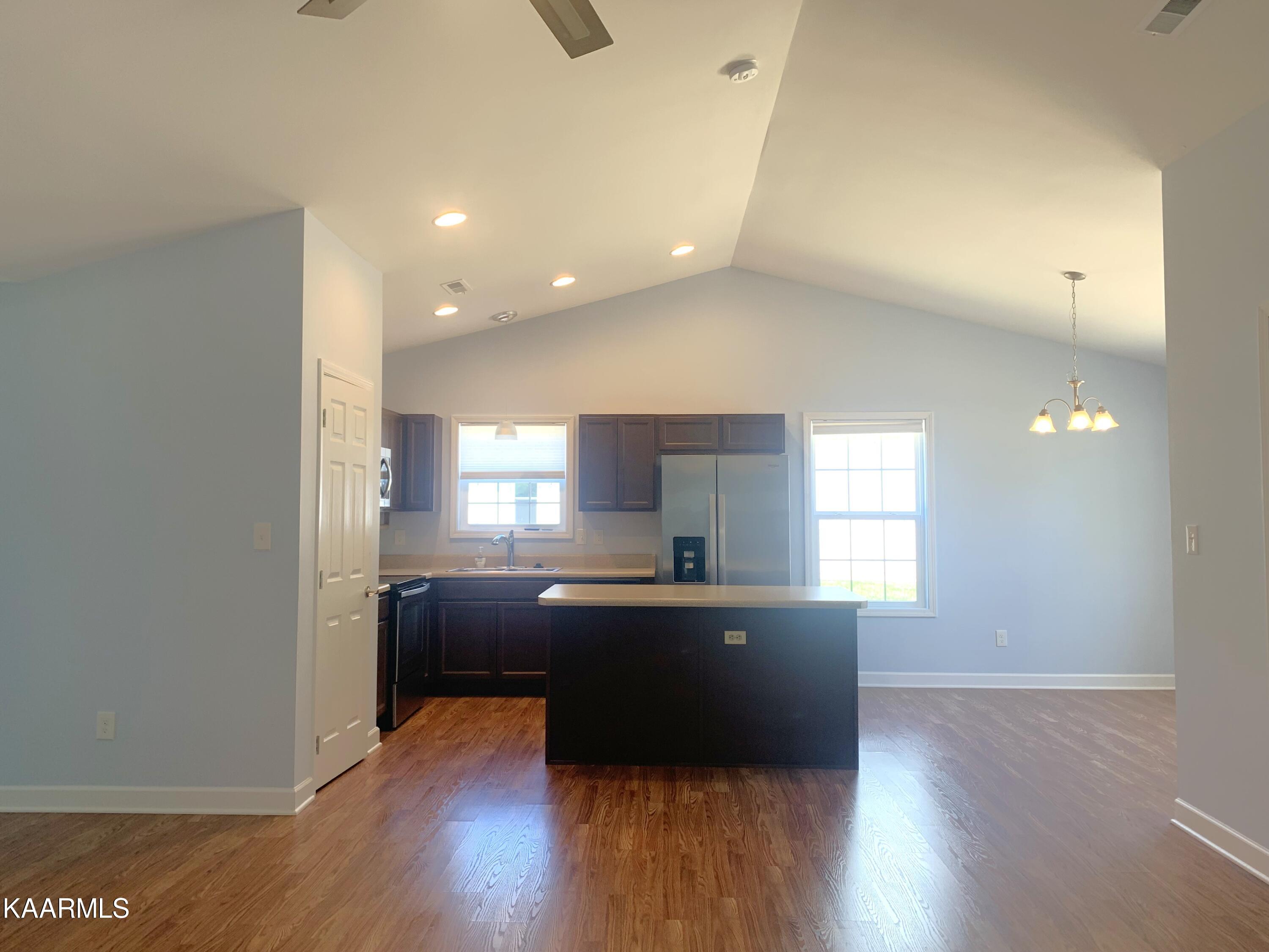 124 Chuniloti Way Loudon, TN 37774 - Photo 5 of 19 IMG_0546