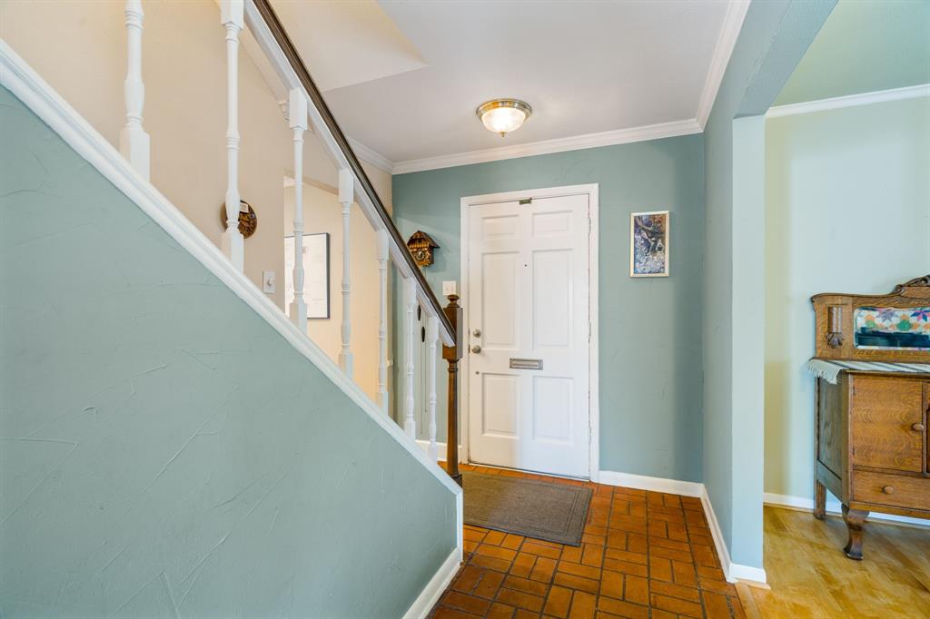 422 Ridge Crest Drive Richardson, TX 75080 - Photo 3 of 34