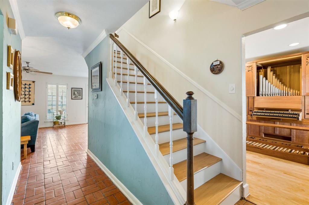 422 Ridge Crest Drive Richardson, TX 75080 - Photo 4 of 34