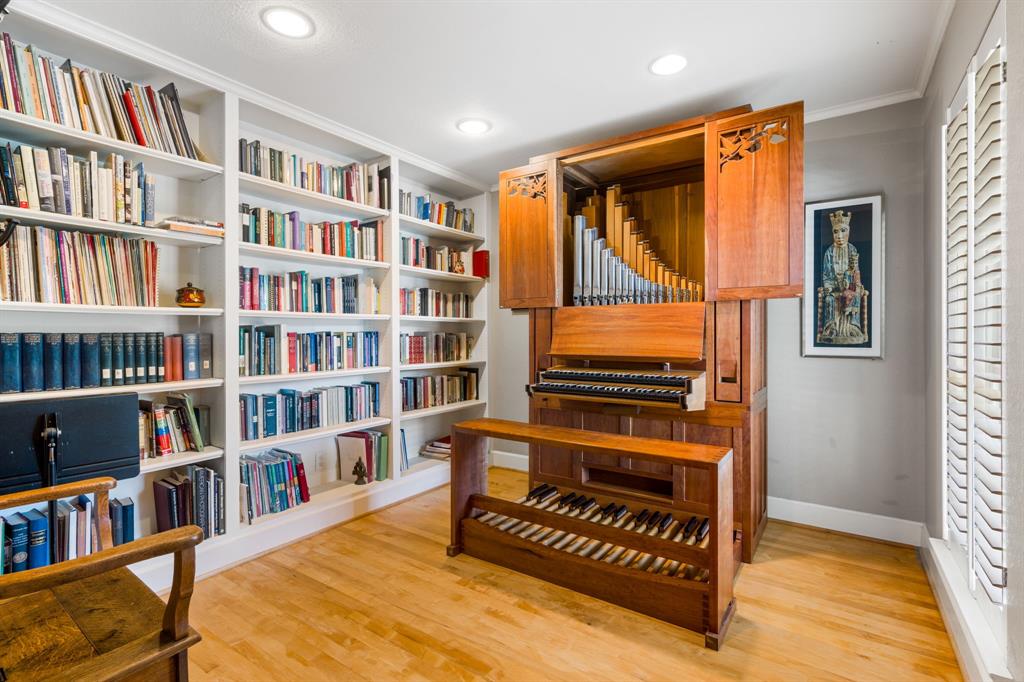 422 Ridge Crest Drive Richardson, TX 75080 - Photo 7 of 34