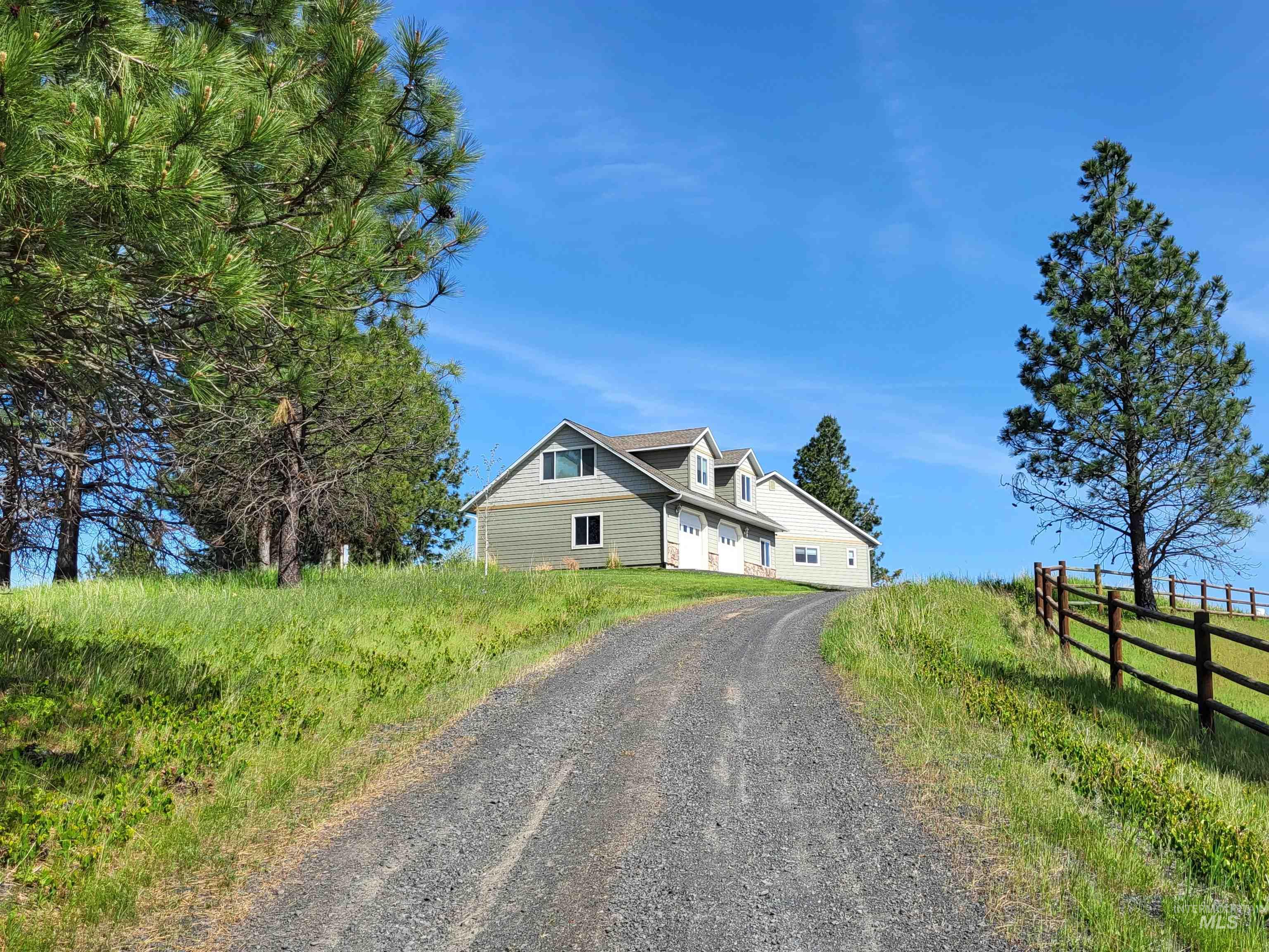 Gravel driveway leading up to the home.
