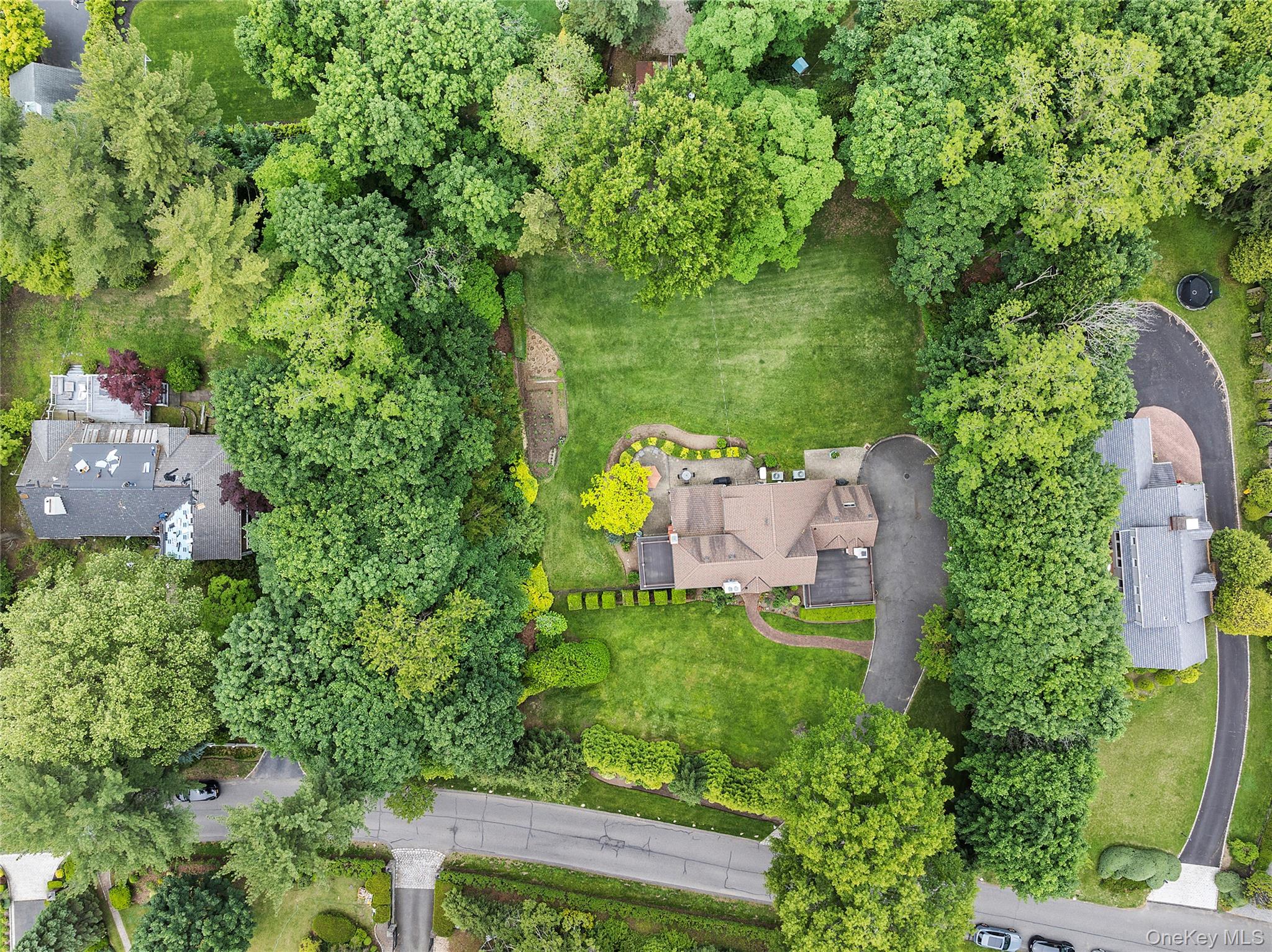 84 Luquer Road Manhasset, NY 11030 - Photo 27 of 30