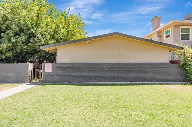 a view of a backyard of the house