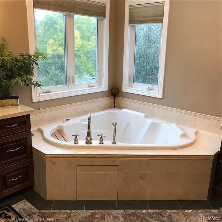 30072 Wicklow Road Farmington Hills, MI 48334 - Photo 35 of 47
