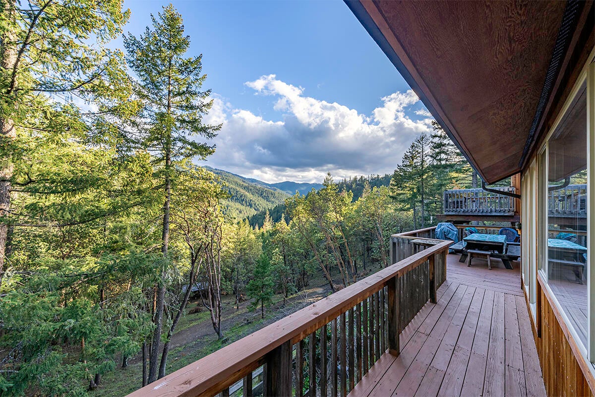 3114 Anderson Creek Road Talent, OR 97540 - Photo 29 of 69 30. View deck