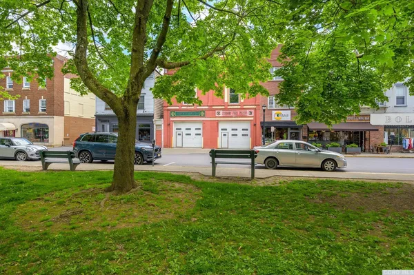 $1,350,000 | 8-10 Park Place, Hudson, NY 12534