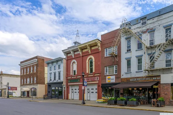 $1,350,000 | 8-10 Park Place, Hudson, NY 12534