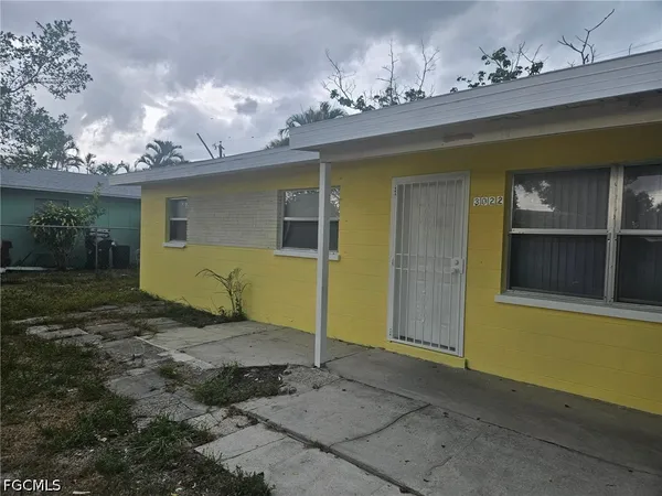 $1,350 | 3022 Guava Street, Fort Myers, FL 33916