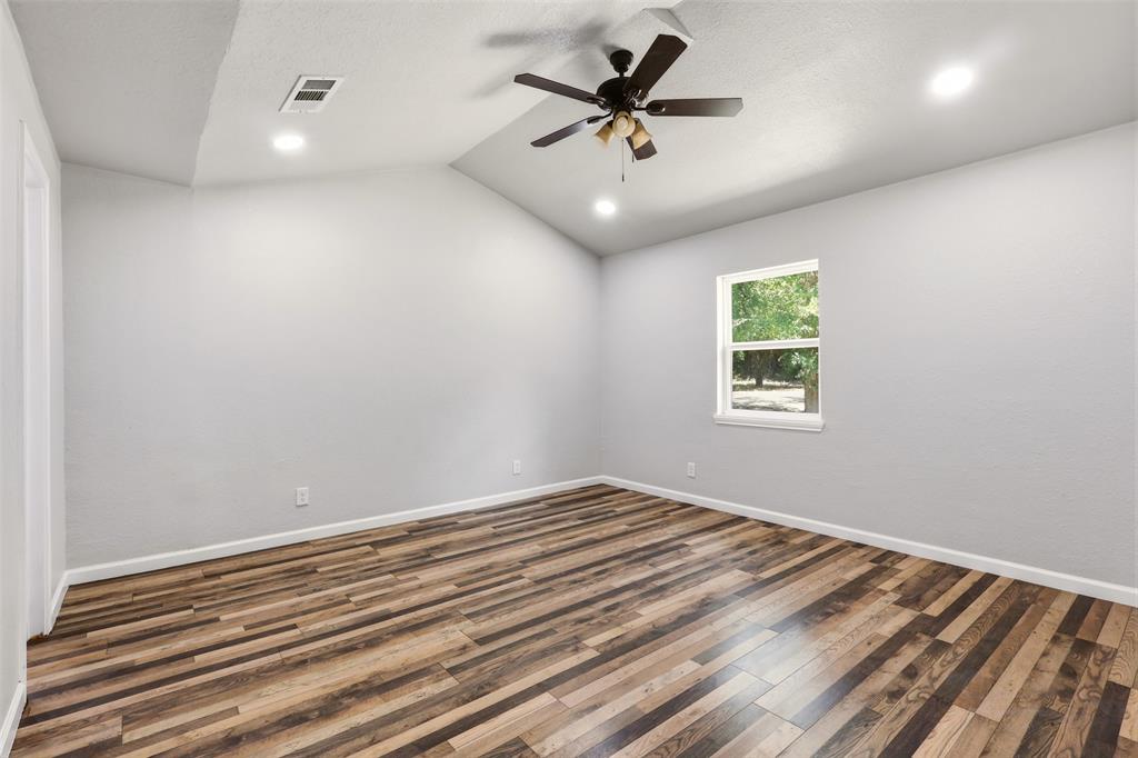 103 Calhoun Bend Azle, TX 76020 - Photo 13 of 32 Gallery Image 13