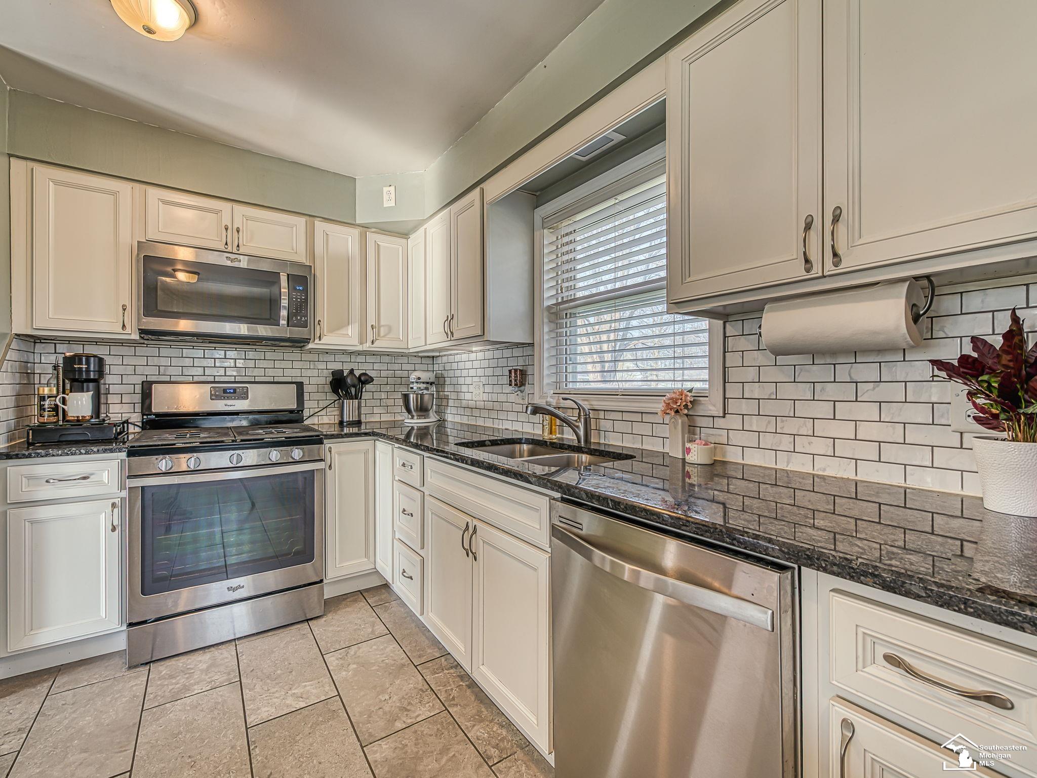 8872 Woodside Drive Temperance, MI 48182 - Photo 8 of 27