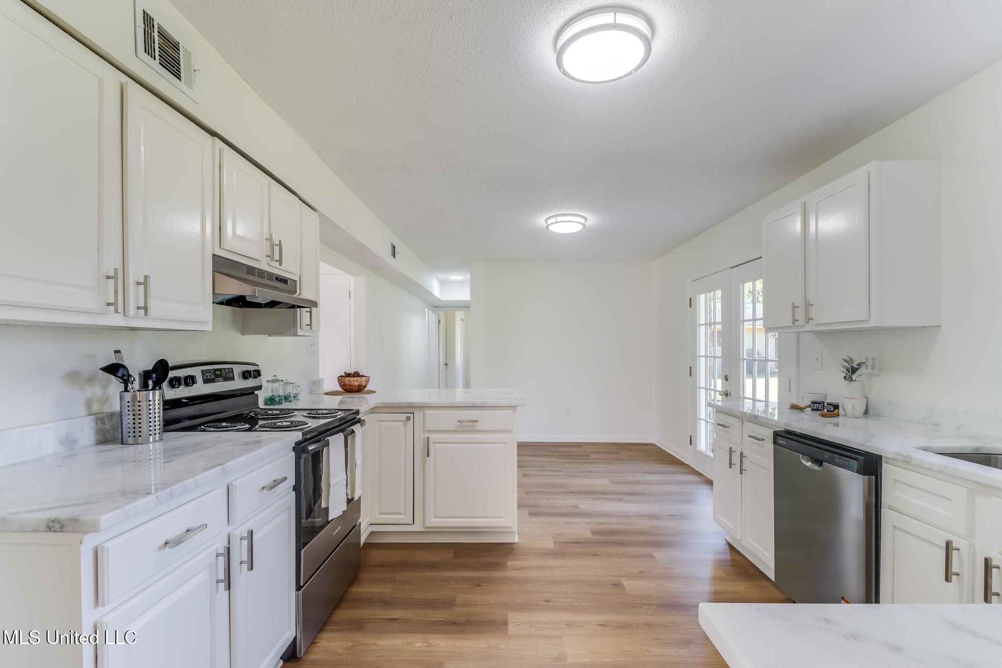 3801 Canal Street Moss Point, MS 39563 - Photo 13 of 33 IMG_9218