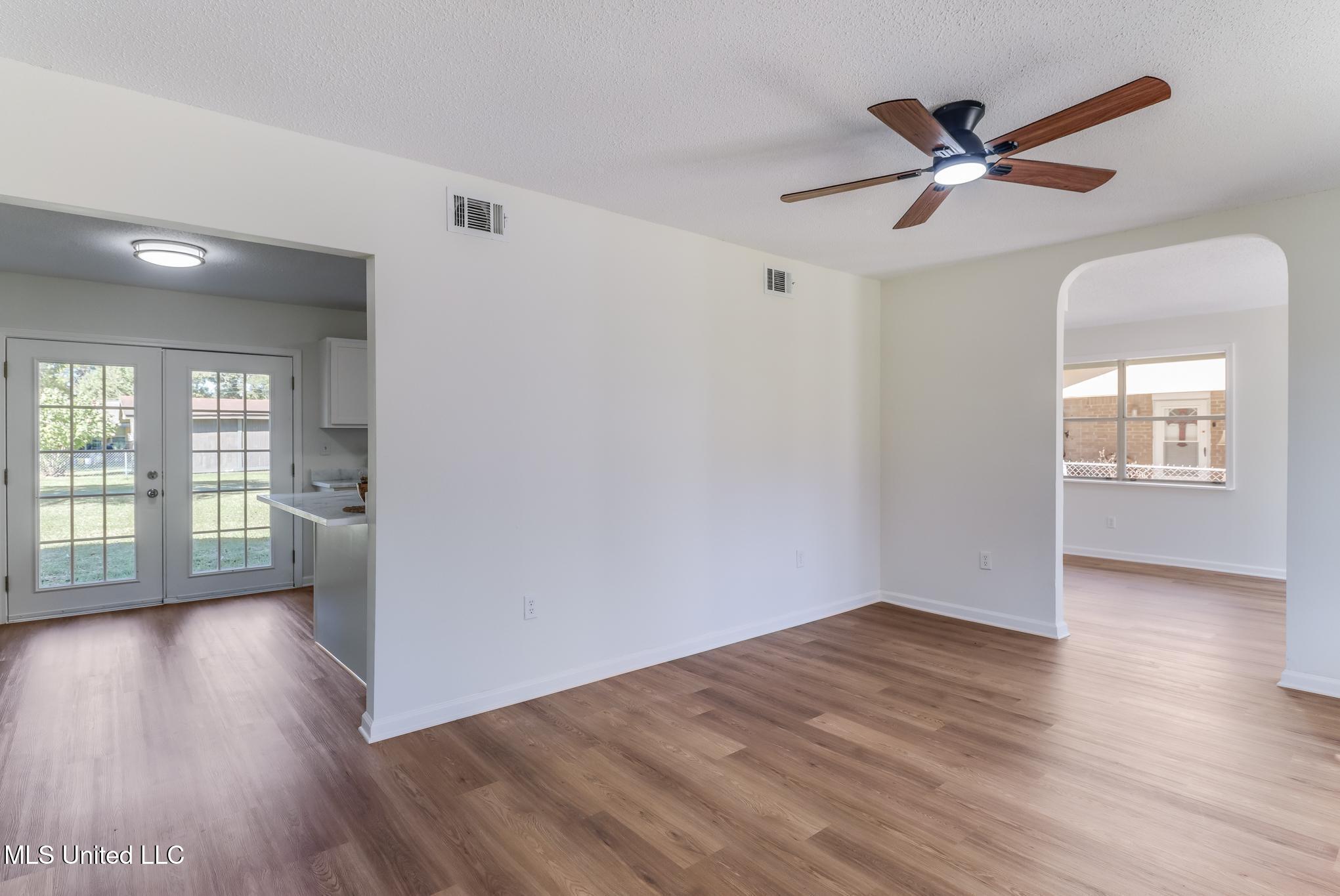 3801 Canal Street Moss Point, MS 39563 - Photo 6 of 33 IMG_9200