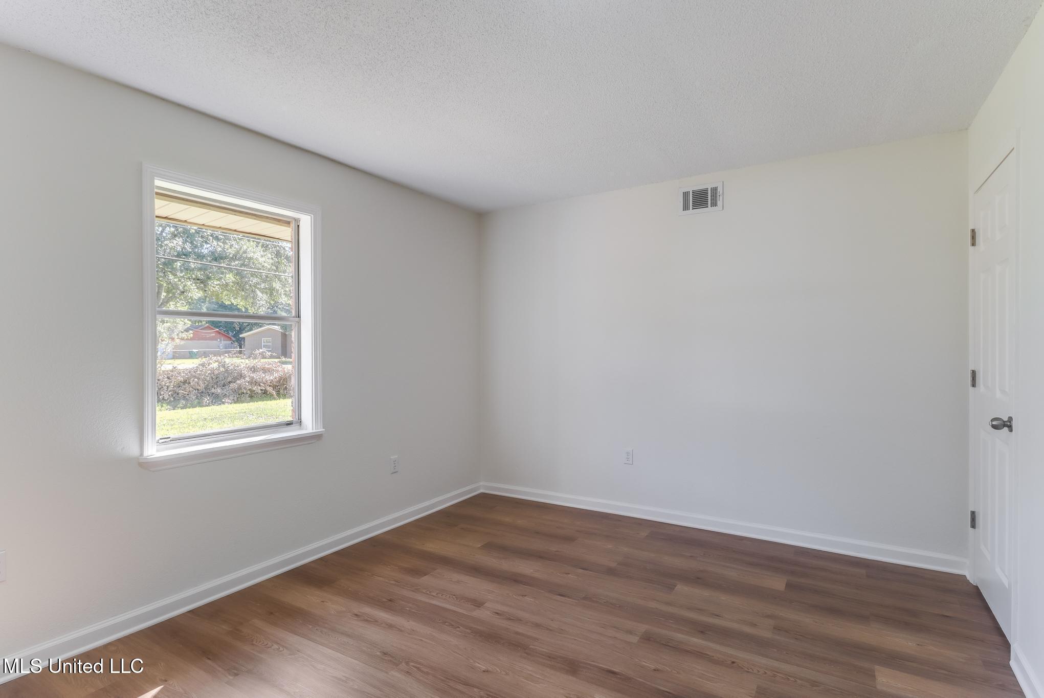 3801 Canal Street Moss Point, MS 39563 - Photo 7 of 33 IMG_9203