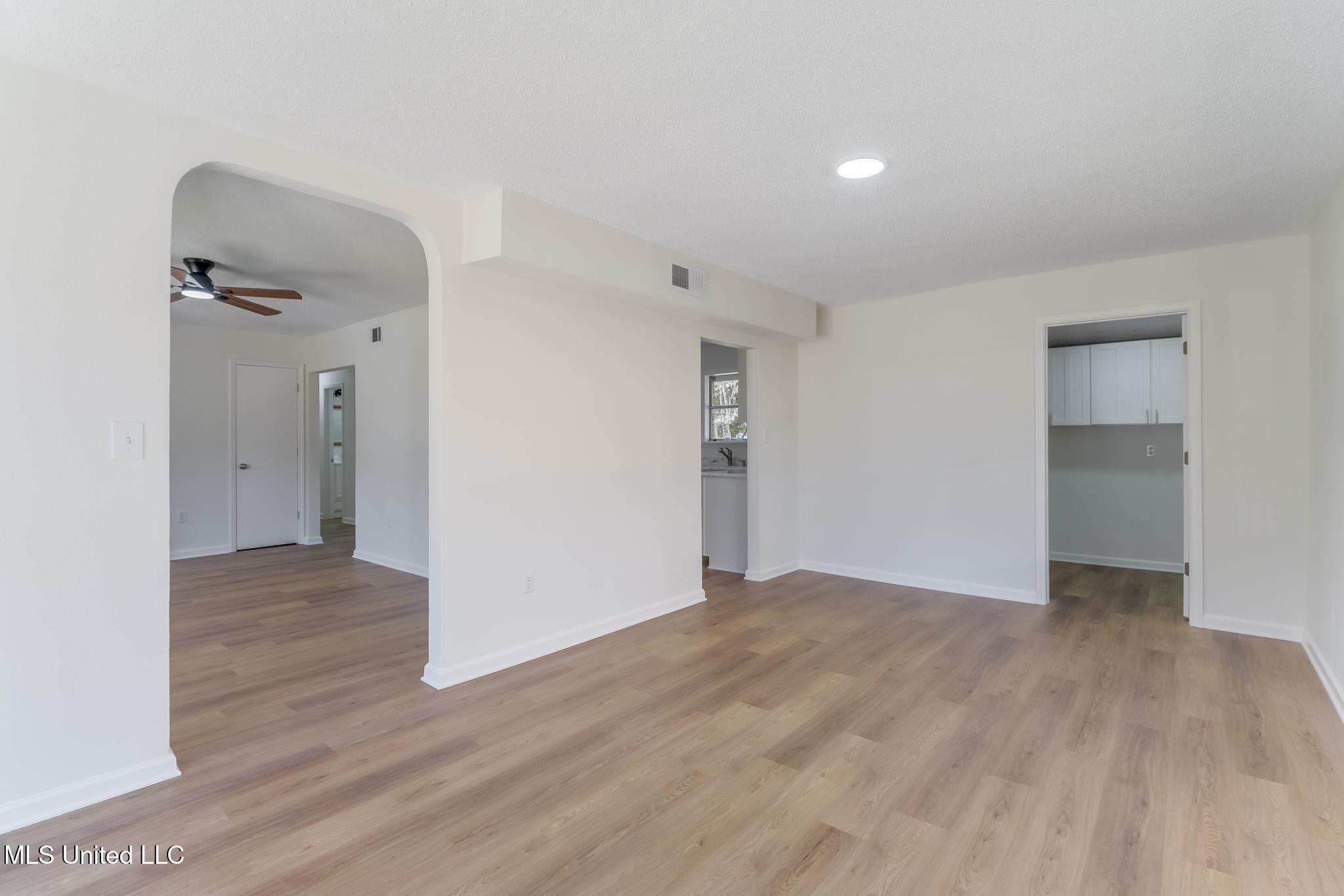 3801 Canal Street Moss Point, MS 39563 - Photo 10 of 33 IMG_9209