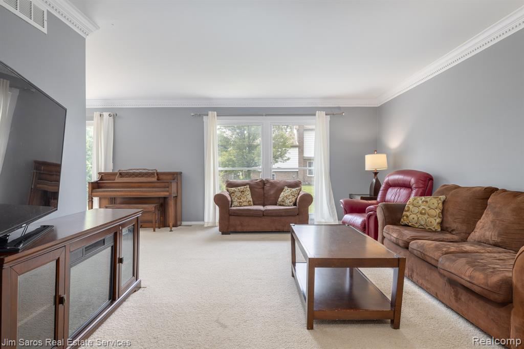 47425 Barbara Road Macomb, MI 48044 - Photo 10 of 22