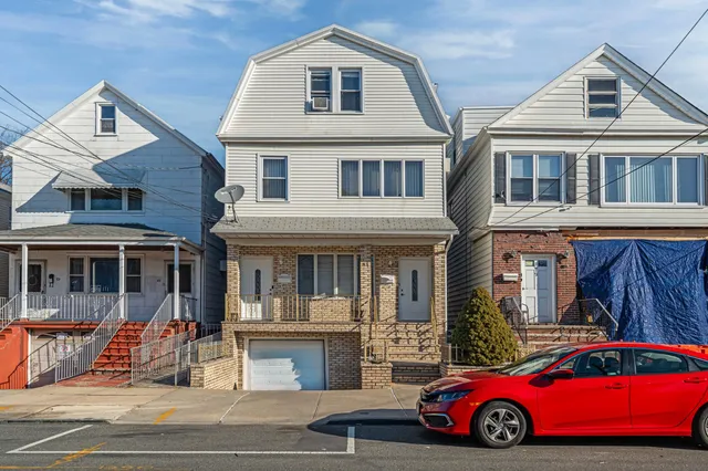 $1,600 | 81 West 26th Street, Unit 3, Bayonne, NJ 07002