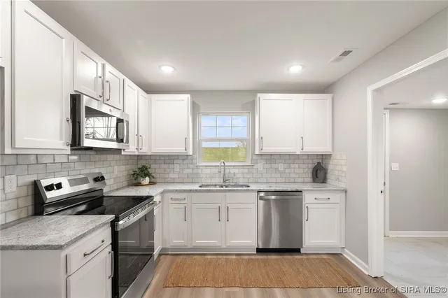 $455,000 | 924 East Chestnut Street, Jeffersonville, IN 47130