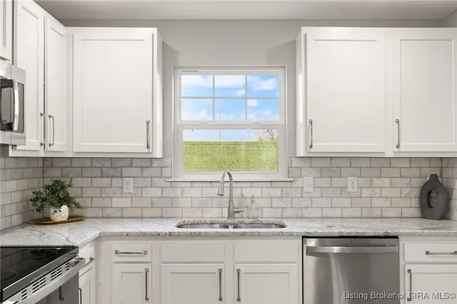 $455,000 | 924 East Chestnut Street, Jeffersonville, IN 47130