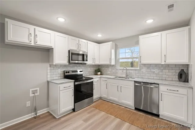 $455,000 | 924 East Chestnut Street, Jeffersonville, IN 47130