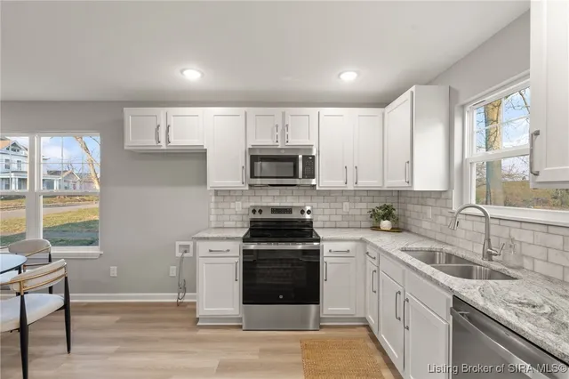 $455,000 | 924 East Chestnut Street, Jeffersonville, IN 47130