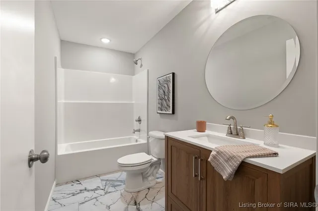 $455,000 | 924 East Chestnut Street, Jeffersonville, IN 47130