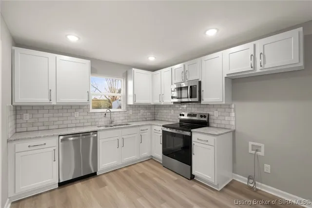 $455,000 | 924 East Chestnut Street, Jeffersonville, IN 47130