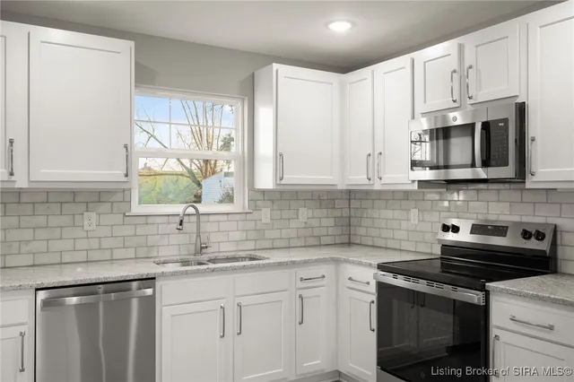 $455,000 | 924 East Chestnut Street, Jeffersonville, IN 47130