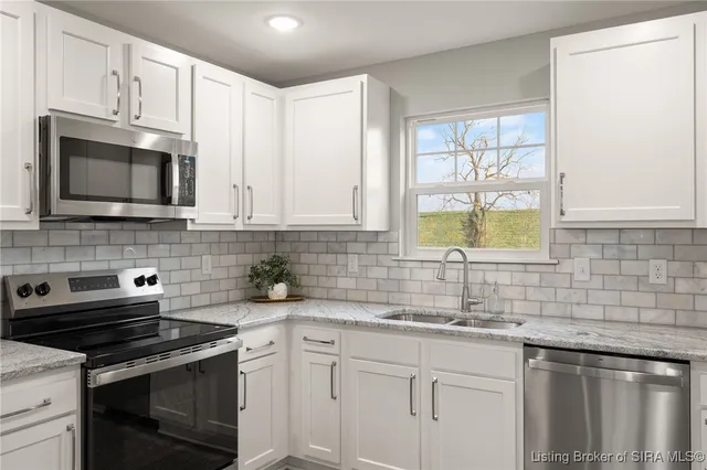 $455,000 | 924 East Chestnut Street, Jeffersonville, IN 47130