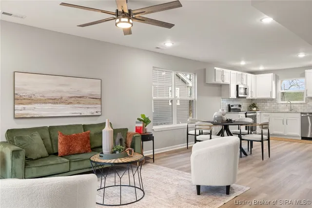 $455,000 | 924 East Chestnut Street, Jeffersonville, IN 47130