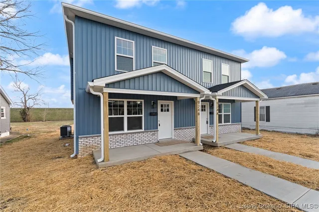 $455,000 | 924 East Chestnut Street, Jeffersonville, IN 47130