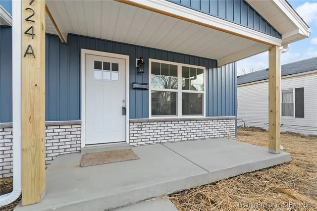 $455,000 | 924 East Chestnut Street, Jeffersonville, IN 47130